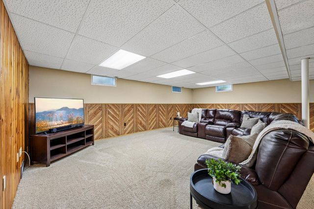 1866 Sterling Avenue N, Maplewood, MN 55109