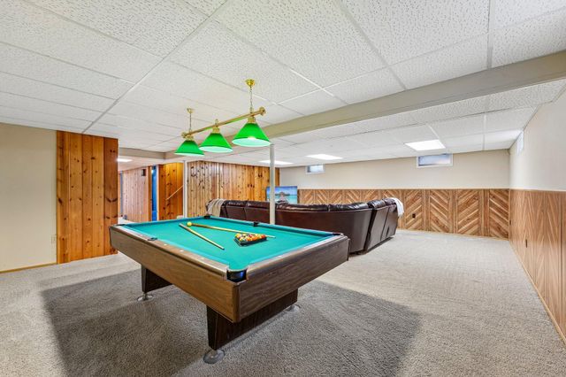1866 Sterling Avenue N, Maplewood, MN 55109