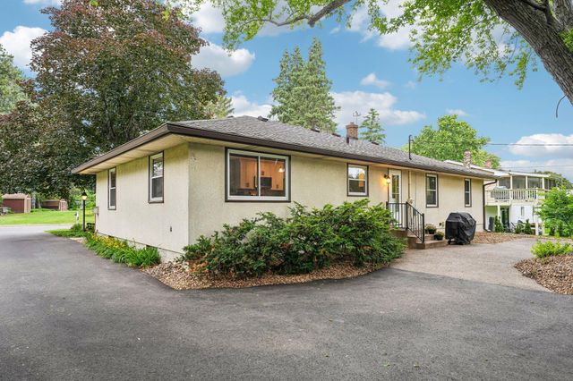 1866 Sterling Avenue N, Maplewood, MN 55109