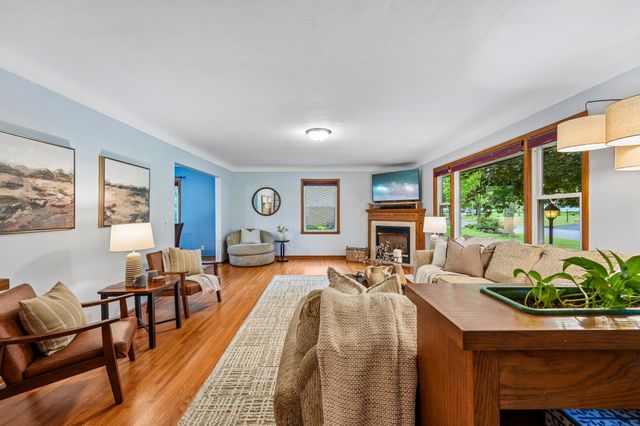 1866 Sterling Avenue N, Maplewood, MN 55109