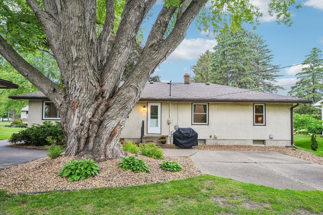 1866 Sterling Avenue N, Maplewood, MN 55109
