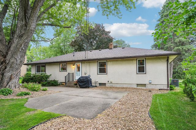 1866 Sterling Avenue N, Maplewood, MN 55109