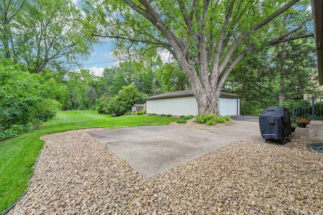 1866 Sterling Avenue N, Maplewood, MN 55109
