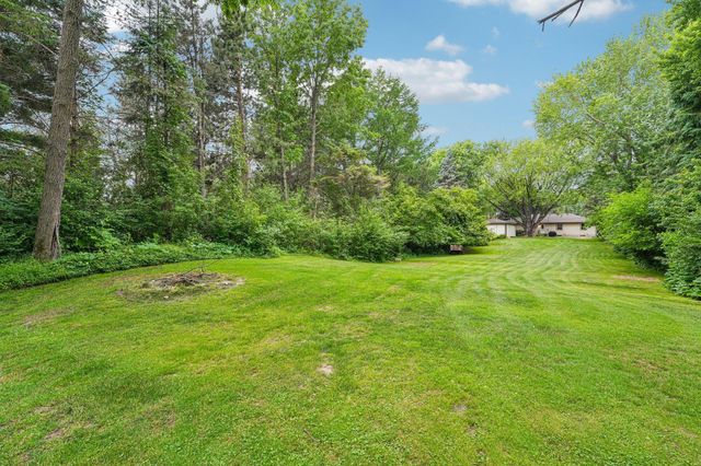 1866 Sterling Avenue N, Maplewood, MN 55109