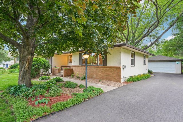 1866 Sterling Avenue N, Maplewood, MN 55109