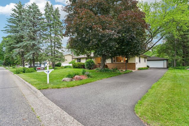1866 Sterling Avenue N, Maplewood, MN 55109