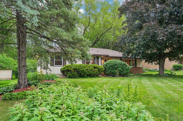 1866 Sterling Avenue N, Maplewood, MN 55109