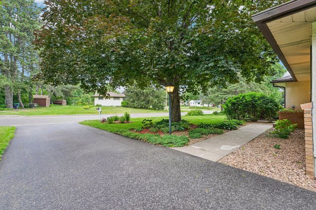 1866 Sterling Avenue N, Maplewood, MN 55109
