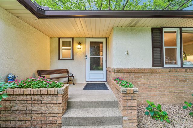 1866 Sterling Avenue N, Maplewood, MN 55109
