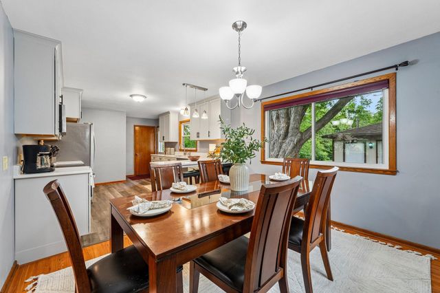 1866 Sterling Avenue N, Maplewood, MN 55109