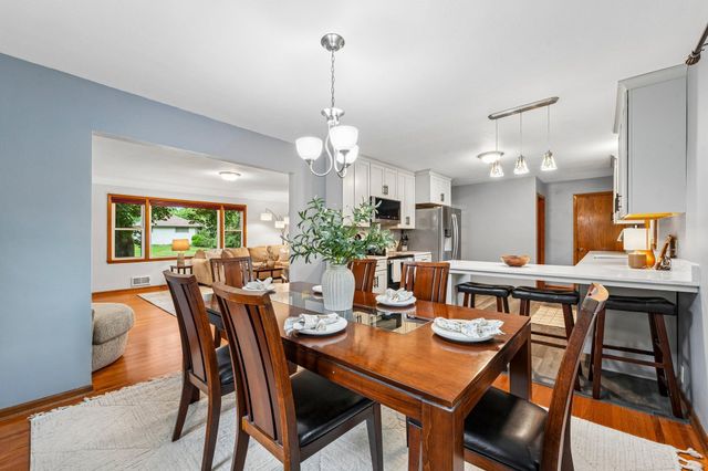 1866 Sterling Avenue N, Maplewood, MN 55109