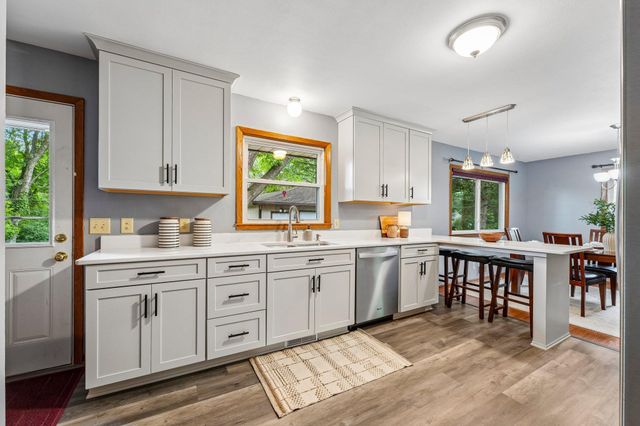 1866 Sterling Avenue N, Maplewood, MN 55109