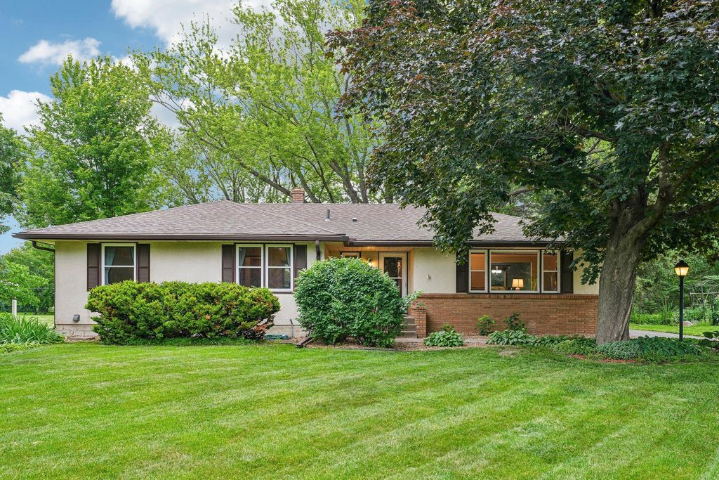 1866 Sterling Avenue N, Maplewood, MN 55109
