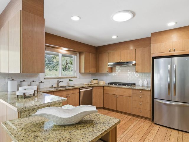 28266 Christopher Lane, Los Altos Hills, CA 94022