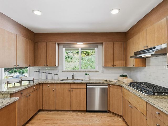 28266 Christopher Lane, Los Altos Hills, CA 94022