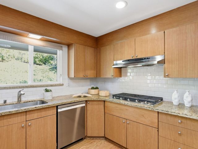 28266 Christopher Lane, Los Altos Hills, CA 94022