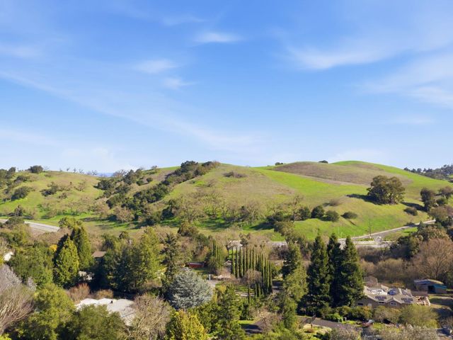28266 Christopher Lane, Los Altos Hills, CA 94022