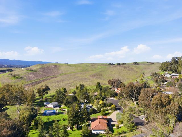 28266 Christopher Lane, Los Altos Hills, CA 94022