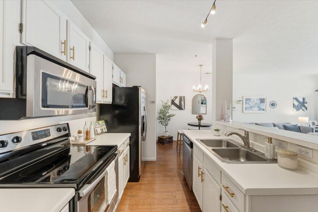 13608 Carmody Drive, Eden Prairie, MN 55344