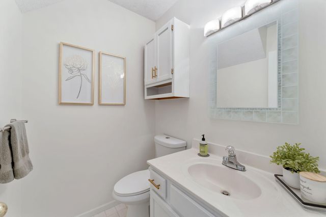 13608 Carmody Drive, Eden Prairie, MN 55344