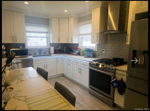 131 E Alhambra Avenue, Lindenhurst, NY 11757