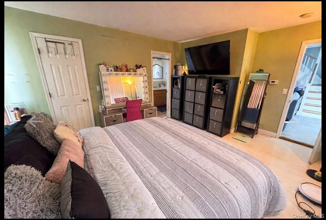 131 E Alhambra Avenue, Lindenhurst, NY 11757