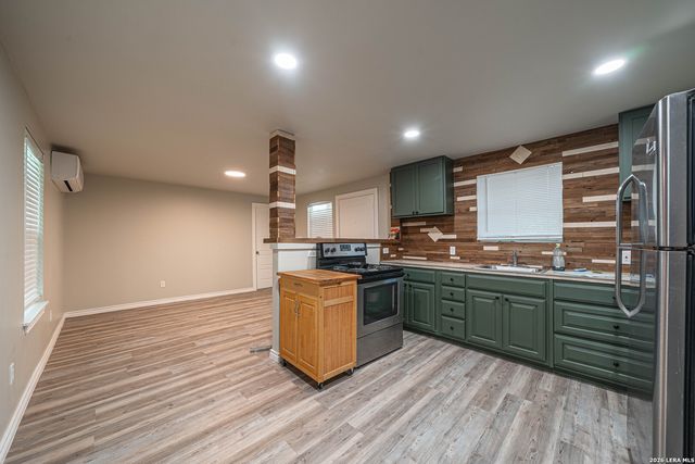 8579 Whartons Dock, Bandera, TX 78003