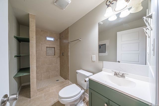 8579 Whartons Dock, Bandera, TX 78003