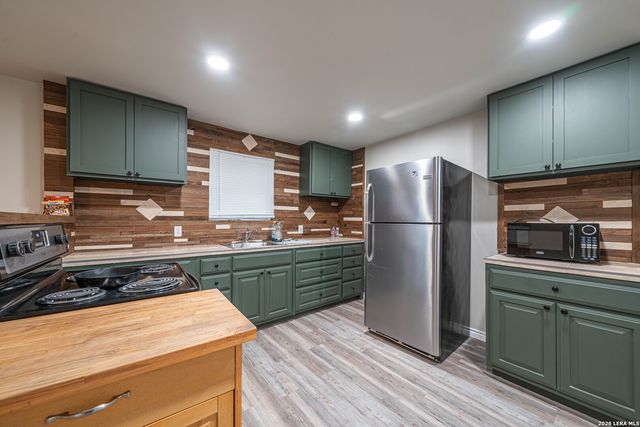 8579 Whartons Dock, Bandera, TX 78003
