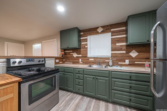 8579 Whartons Dock, Bandera, TX 78003