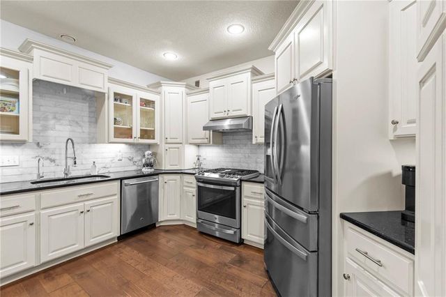 8119 NW Venita Street, Weatherby Lake, MO 64152