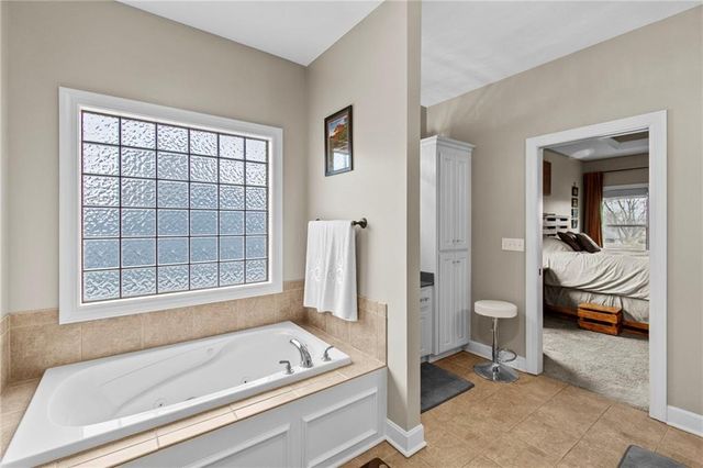 8119 NW Venita Street, Weatherby Lake, MO 64152