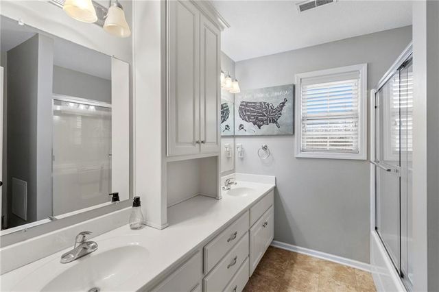 8119 NW Venita Street, Weatherby Lake, MO 64152