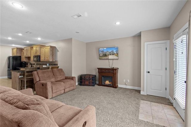 8119 NW Venita Street, Weatherby Lake, MO 64152