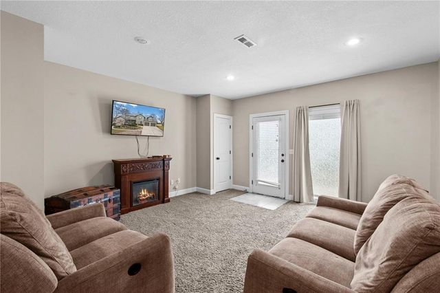 8119 NW Venita Street, Weatherby Lake, MO 64152