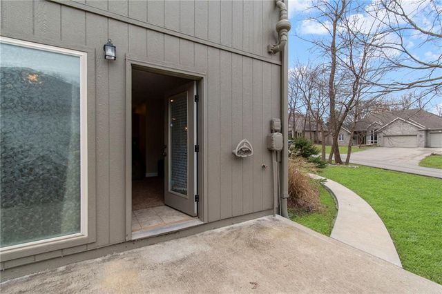 8119 NW Venita Street, Weatherby Lake, MO 64152