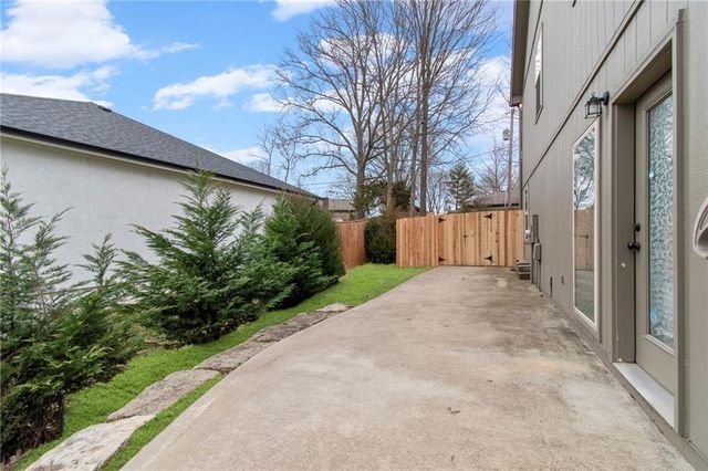 8119 NW Venita Street, Weatherby Lake, MO 64152