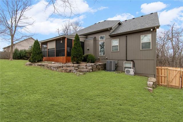 8119 NW Venita Street, Weatherby Lake, MO 64152