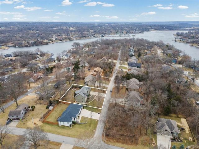 8119 NW Venita Street, Weatherby Lake, MO 64152