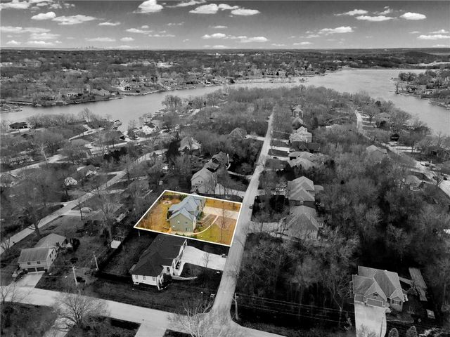 8119 NW Venita Street, Weatherby Lake, MO 64152