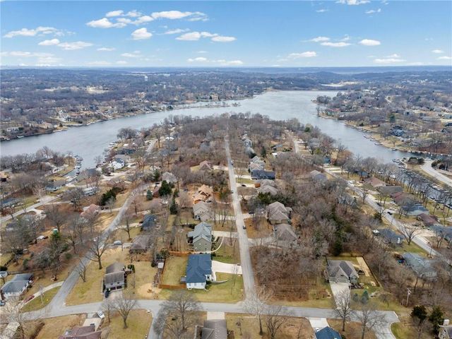 8119 NW Venita Street, Weatherby Lake, MO 64152