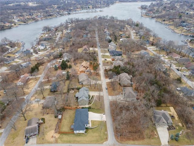 8119 NW Venita Street, Weatherby Lake, MO 64152