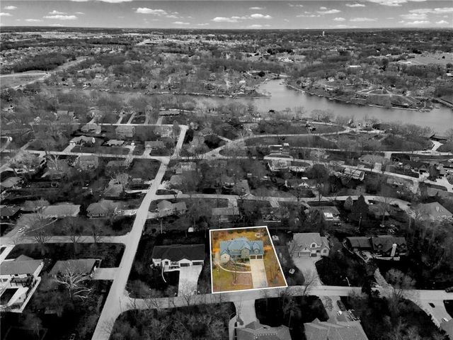 8119 NW Venita Street, Weatherby Lake, MO 64152