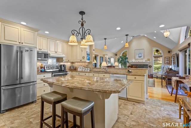 137 Upper Pattagansett Road, East Lyme, CT 06333