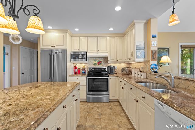 137 Upper Pattagansett Road, East Lyme, CT 06333