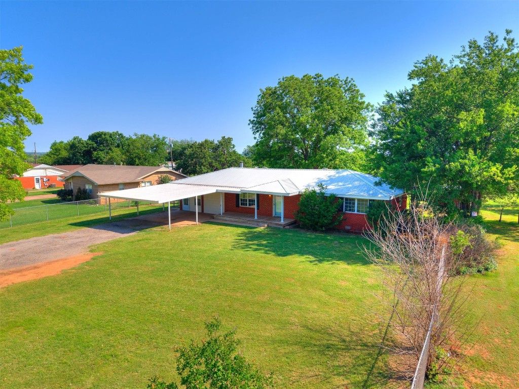 710 Hayes Drive, Wellston, OK 74881