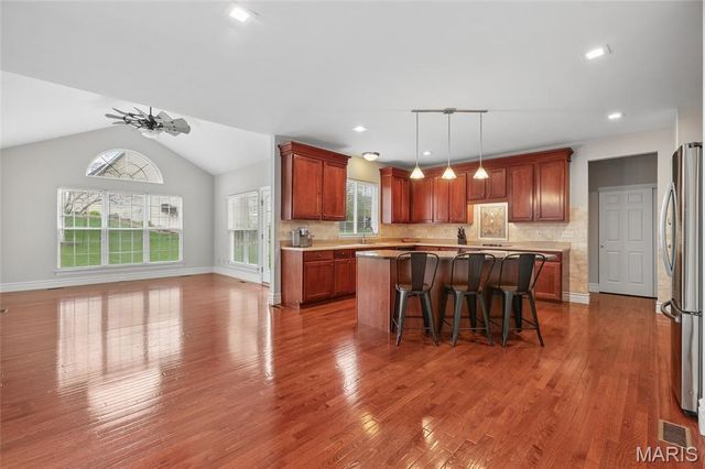 3027 Windsor Point Drive, St Louis, MO 63129