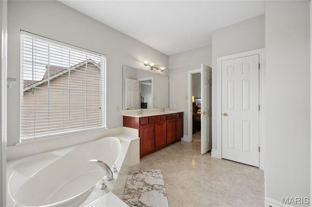 3027 Windsor Point Drive, St Louis, MO 63129