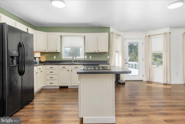 293 QUAINT SWAN DALE DR, Martinsburg, WV 25404