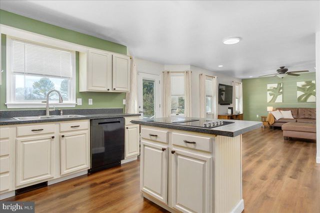 293 QUAINT SWAN DALE DR, Martinsburg, WV 25404